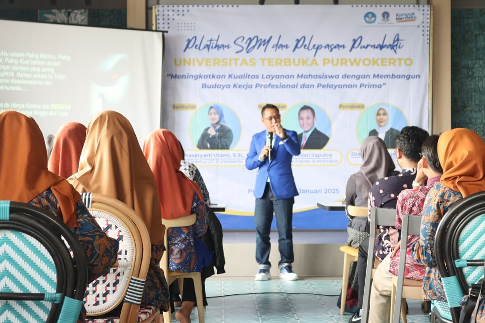 Tingkatkan Kualitas Pelayanan, UT Gelar Pelatihan SDM dalam Acara Pelepasan Purnabakti Dosen Terbaik