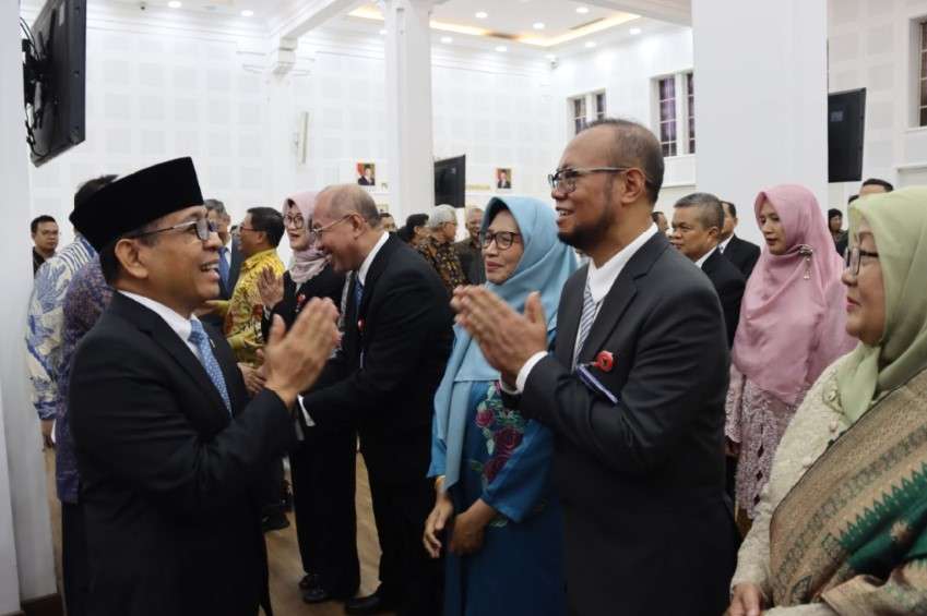 Rektor Universitas Terbuka, Prof. Ojat Darojat, Dilantik sebagai Deputi Kemenko PMK – Siap Bawa Kualitas Pendidikan Indonesia naik Level!