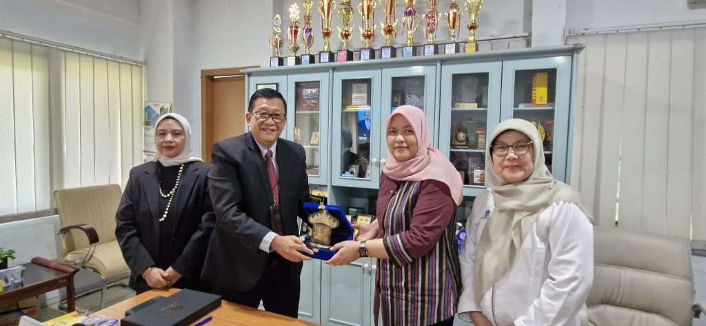 Sinergi Kuat untuk Masa Depan Pendidikan: FEB UT dan FEB UNILA Resmikan Kerja Sama Strategis