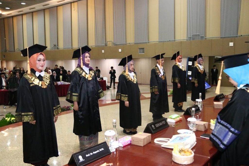 Enam Profesor Baru UT, Satu Komitmen: Ilmu Pengetahuan Harus Berdampak 